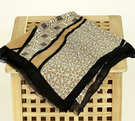 Szal apaszka damska brązowa z czarno - białym motywem MAZZINI - min. zamówienie 20 / 50 / 100 szt.