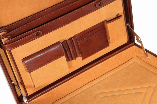 Neseser skórzany BELLUCCI A1-16-S1-154 Brązowy - min. zamówienie 20 / 50 / 100 szt.