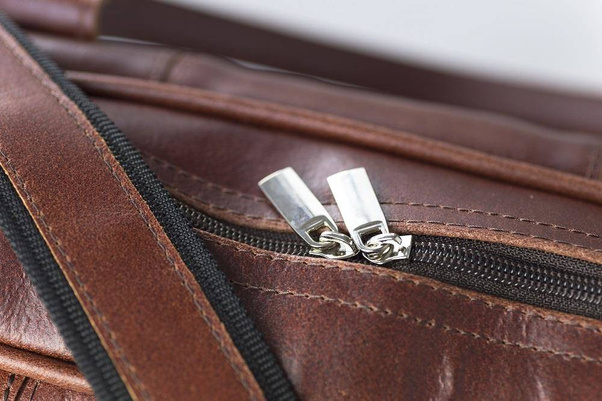 Podróżna torba na ramię ze skóry BRØDRENE R10 koniak smooth leather - min. zamówienie 20 / 50 / 100 szt.