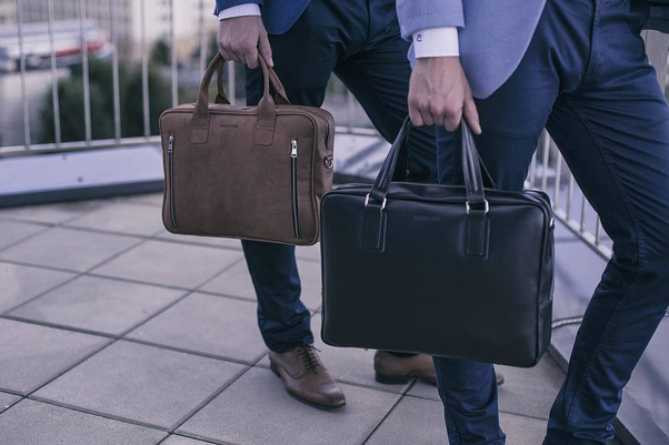 Stylowa torba na ramię dla mężczyzny BRØDRENE b02 jasny brąz Kolor wnętrza: Czarny - min. zamówienie 20 / 50 / 100 szt.