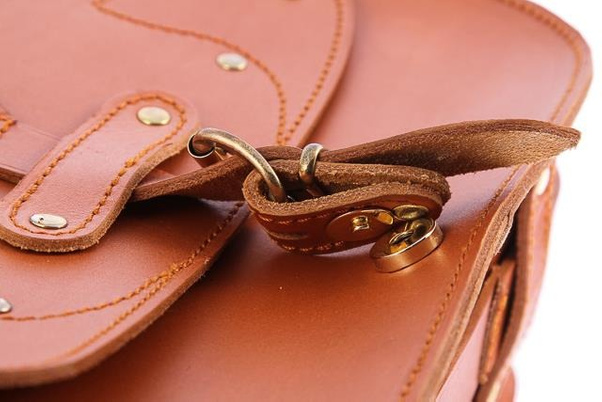 Listonoszka z ćwiekami KEMER VOOC Vintage P39 koniak