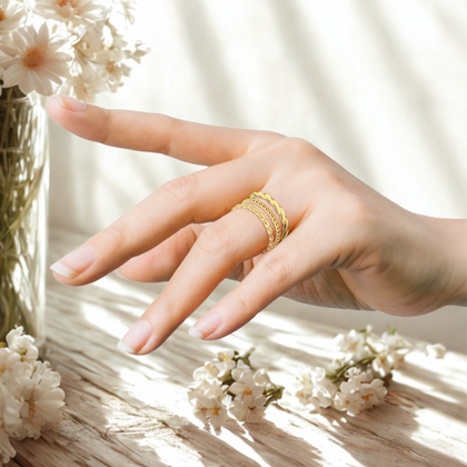 MINET Złoty pierścionek z kulkami Au 585/1000 rozm. 10 - 0,75g