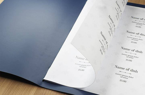 Karta czarno-biała zadrukowana dwustronnie i złamana 1438117 - min. zamówienie 20 / 50 / 100 szt.