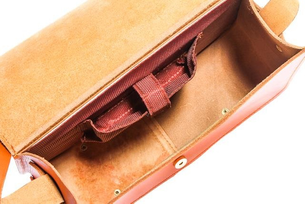 Listonoszka z ćwiekami KEMER VOOC Vintage P39 koniak