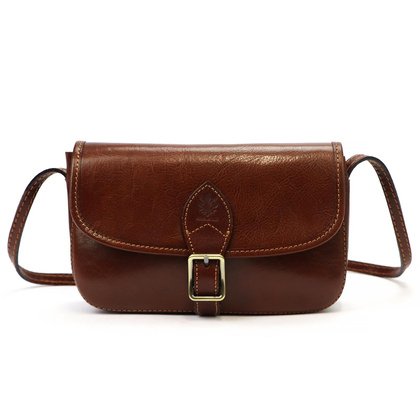 Mała listonoszka na pasku, noszona przez ramię, skóra naturalna 